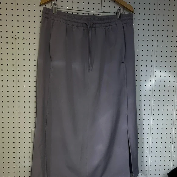 Athleta Stride Midi Skirt in Lilac - Picture 2 of 4
